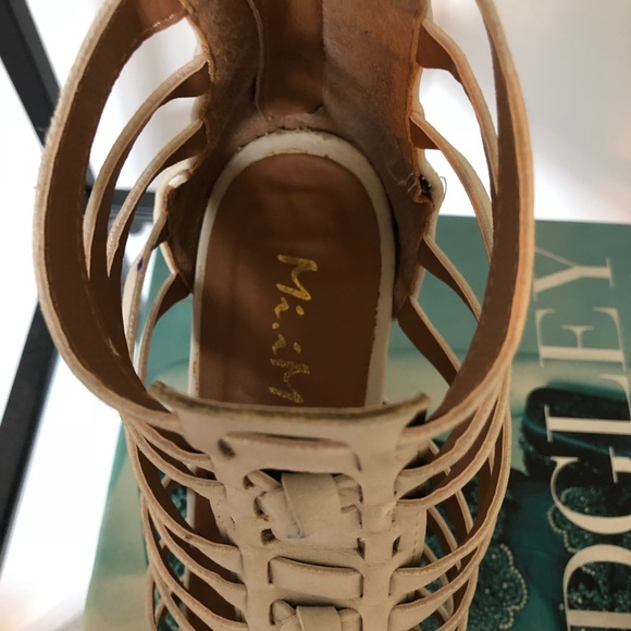 Heels - Picture 6 of 6